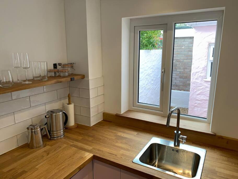 Luxurious Cottage In The Heart Of Falmouth Exterior photo