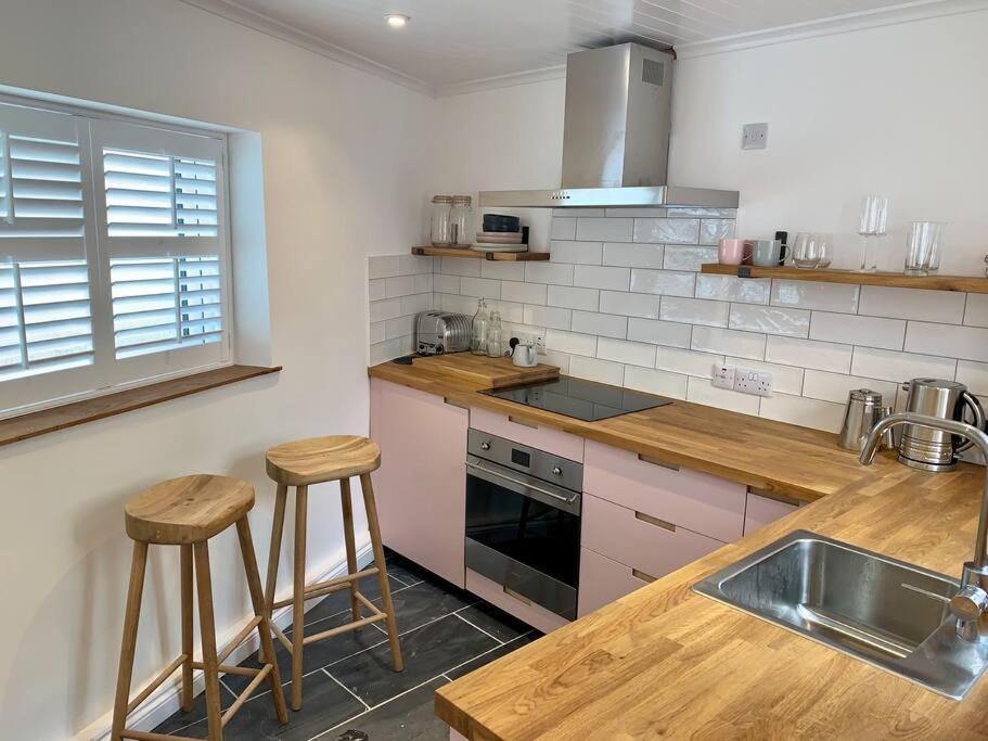 Luxurious Cottage In The Heart Of Falmouth Exterior photo