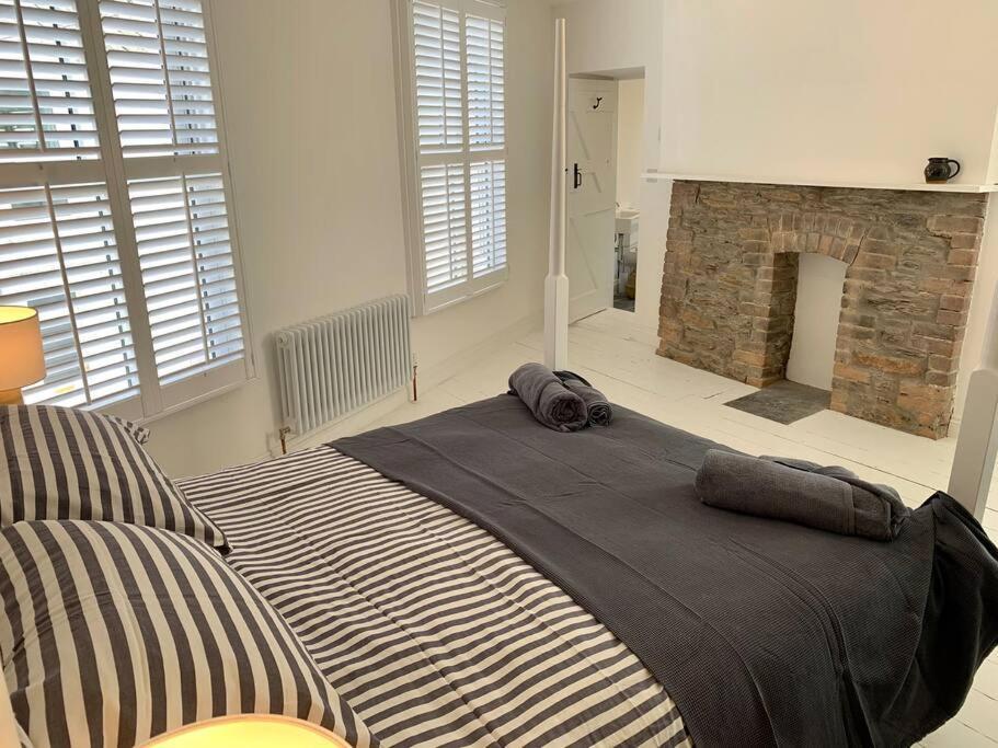 Luxurious Cottage In The Heart Of Falmouth Exterior photo